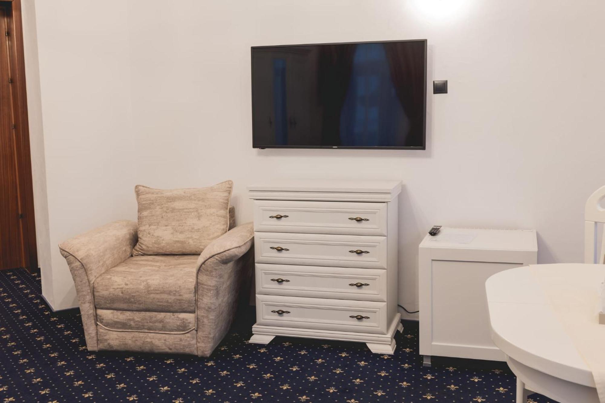 Hotel Carol - Vatra Dornei Zewnętrze zdjęcie