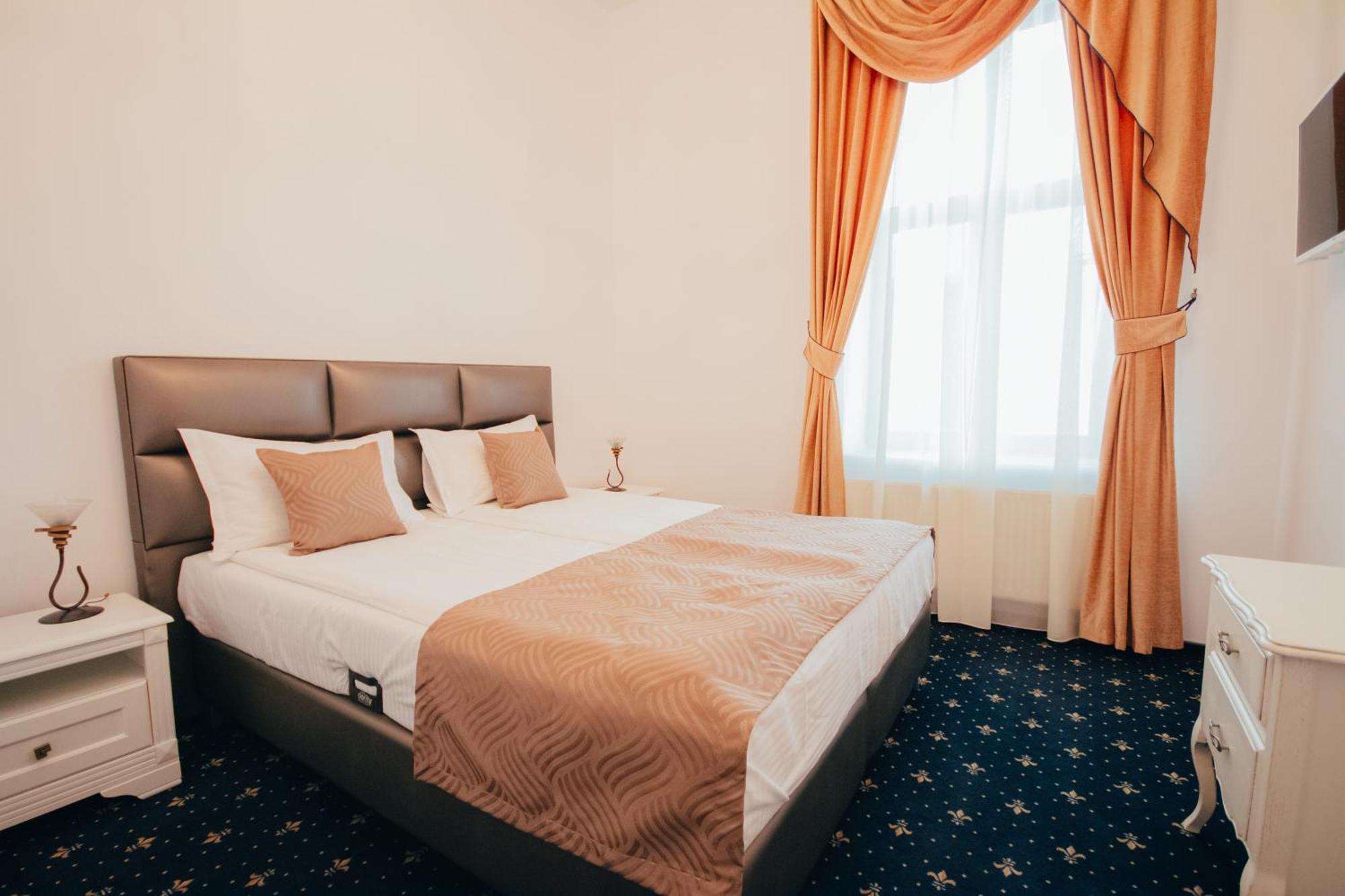 Hotel Carol - Vatra Dornei Zewnętrze zdjęcie