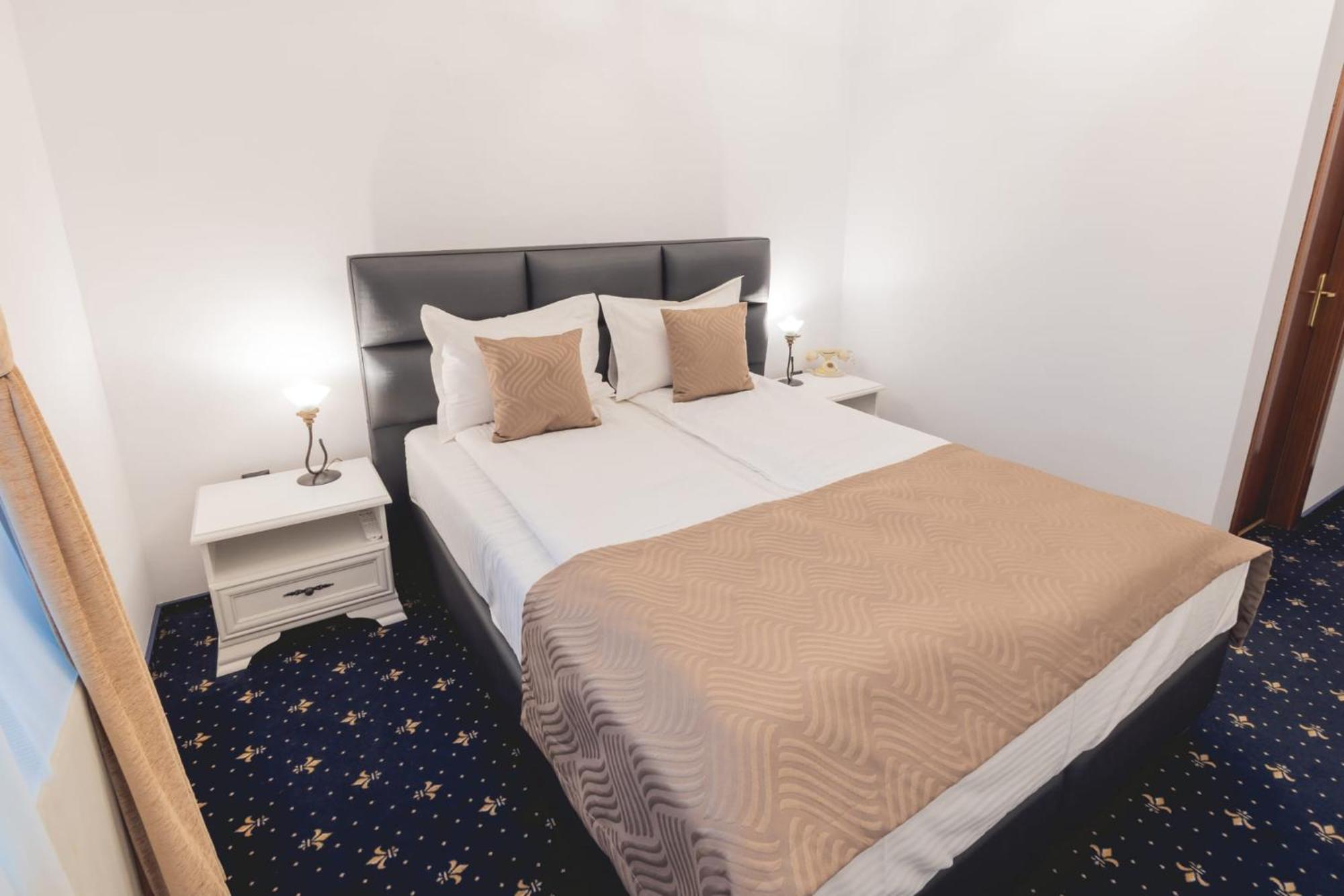 Hotel Carol - Vatra Dornei Zewnętrze zdjęcie