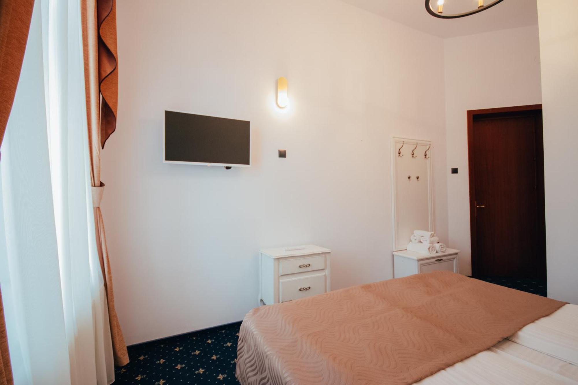 Hotel Carol - Vatra Dornei Zewnętrze zdjęcie