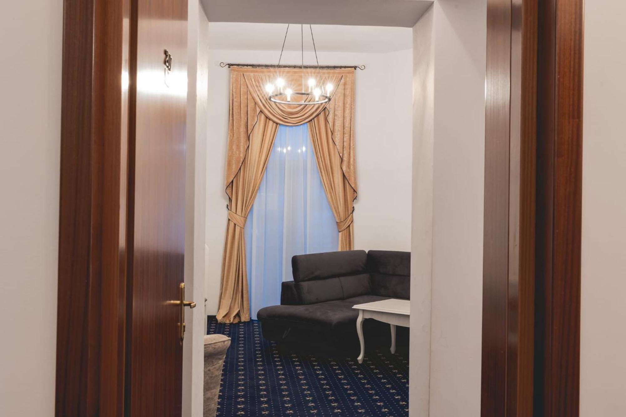 Hotel Carol - Vatra Dornei Zewnętrze zdjęcie