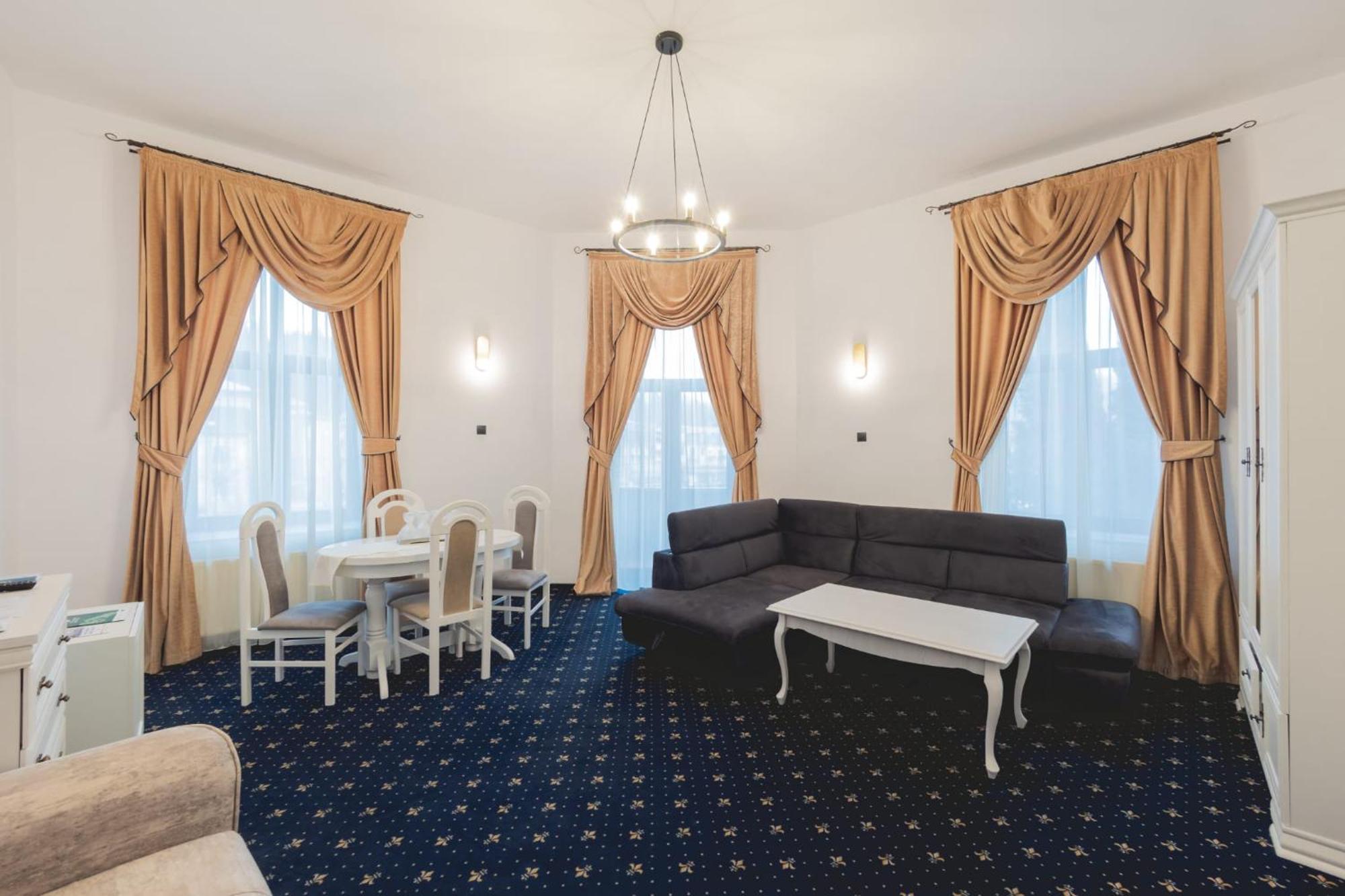 Hotel Carol - Vatra Dornei Zewnętrze zdjęcie