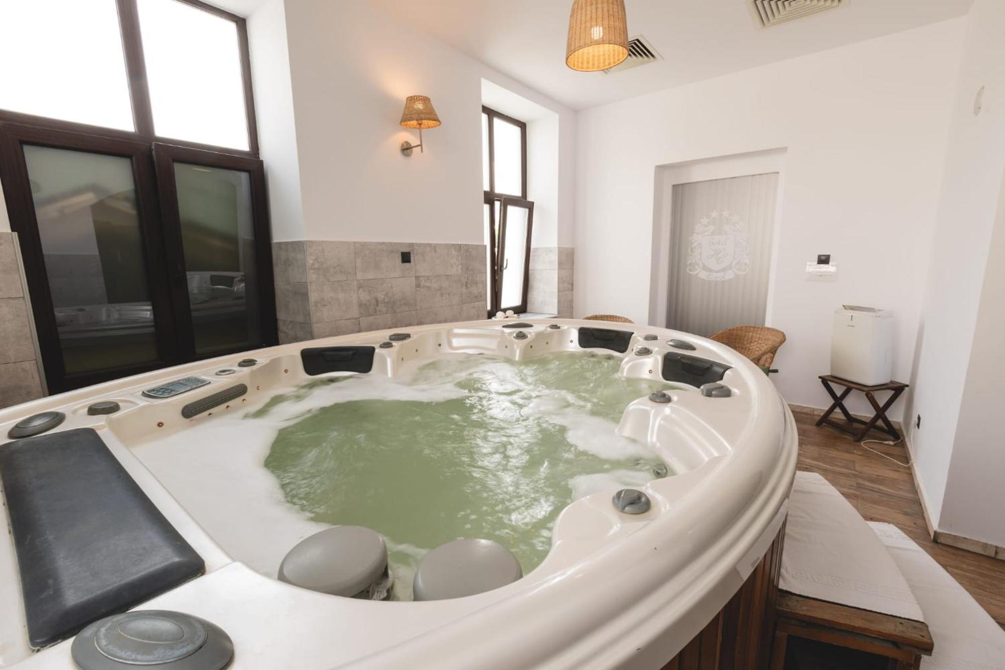 Hotel Carol - Vatra Dornei Zewnętrze zdjęcie